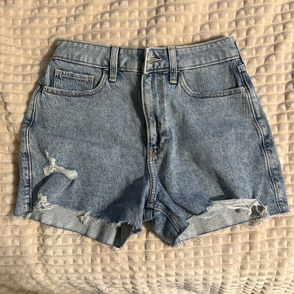 Hollister ultra high rise mom jean short w25 0